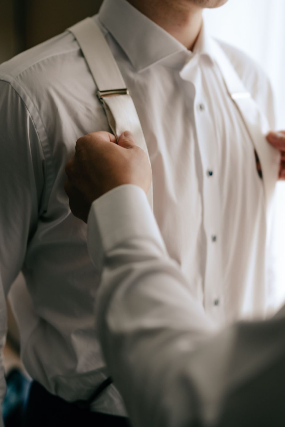 高雄美式戶外婚禮攝影，結合證婚儀式與 DJ Party 的完整婚禮紀錄。這對新人來自加拿大，回到台灣舉辦婚禮，融合西式婚禮的自在氛圍與熟悉的文化情感。從戶外證婚、晚宴進場到夜晚派對，記錄情緒自然流動的每個瞬間，呈現真實、不做作的婚禮樣貌，很適合喜歡美式風格與派對感婚禮的新人參考。