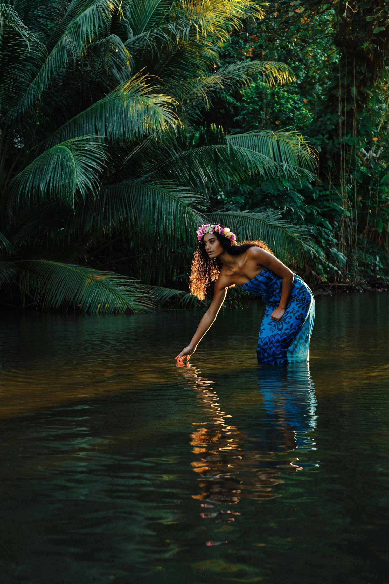 shooting photo life style vahine rivière cocotier sunrise tahiti fashion week Polynesian portrait photography