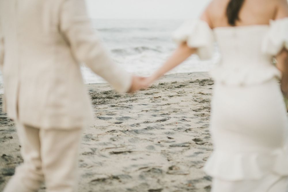 Newlywed's hands holding each other in Cartagena.