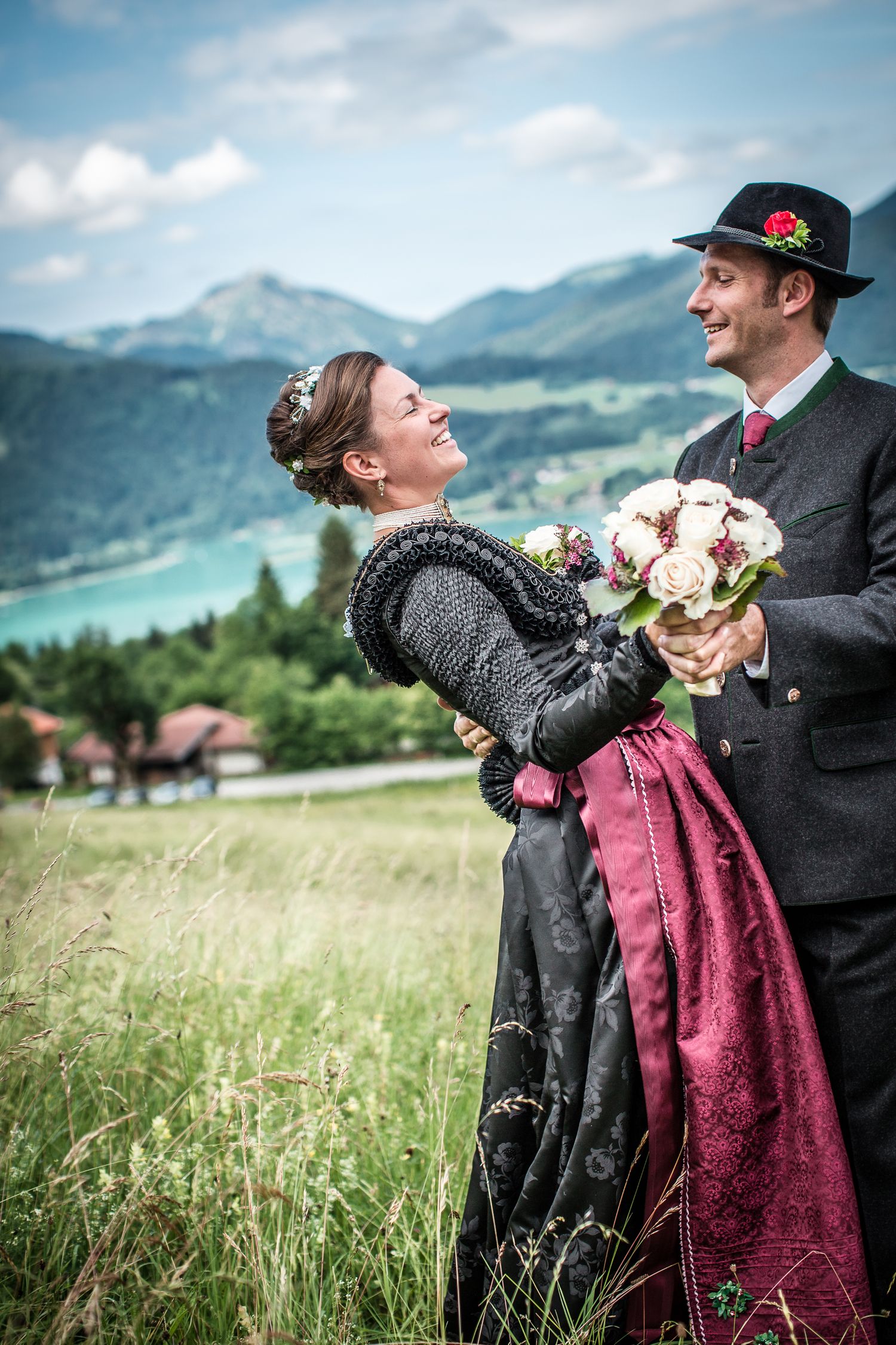 Hochzeitsfotografie; Trachtenhochzeit; Brautkleid; Trachten; Braut; Bauernhochzeit; Bayern; Oberbayern; Chiemgau; Oberland; Da Schachten