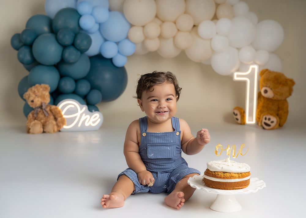 cake smash photography session in MA