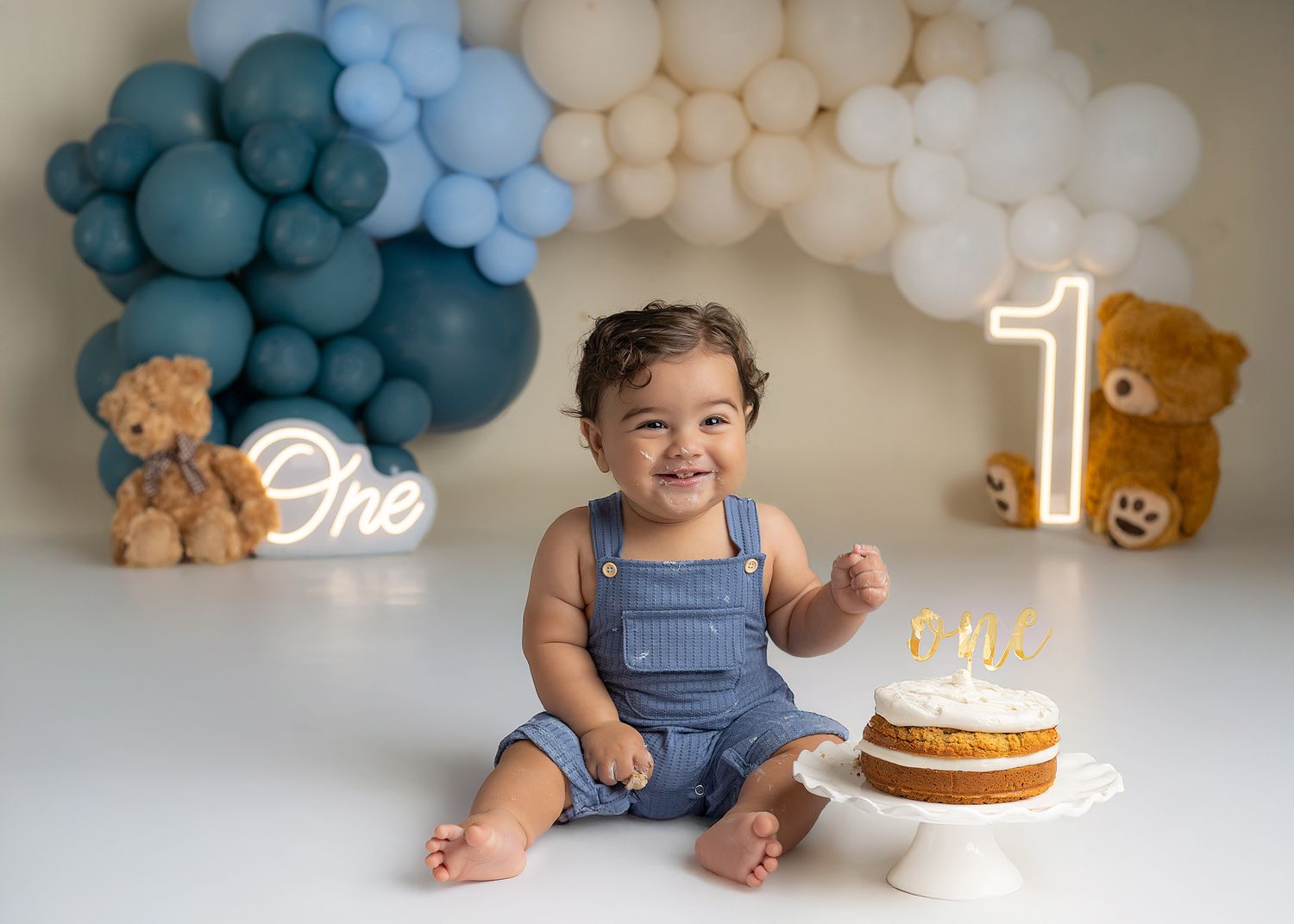 cake smash photography session in MA