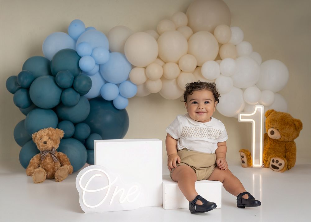 cake smash photography session in MA