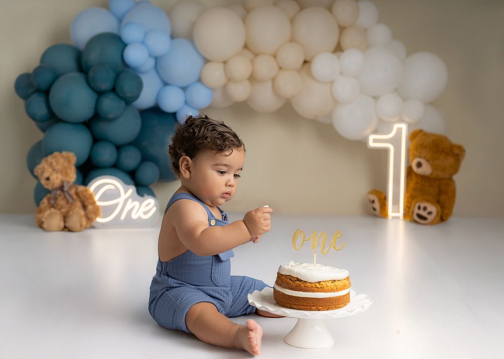 cake smash photography session in MA