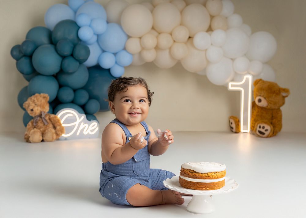 cake smash photography session in MA