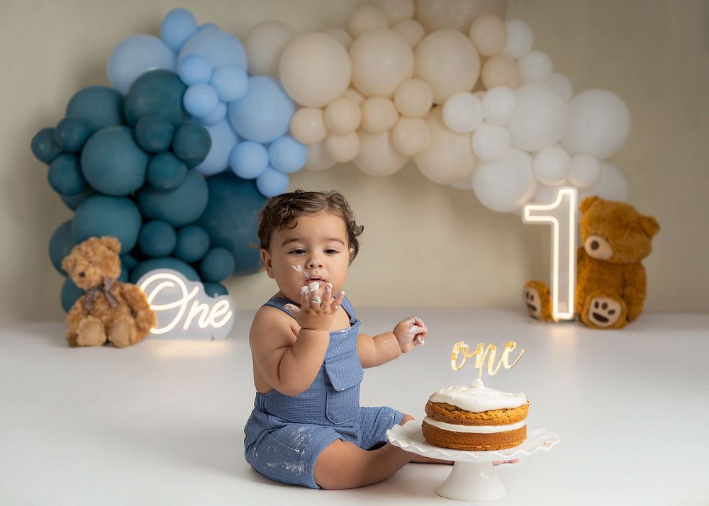 cake smash photography session in MA