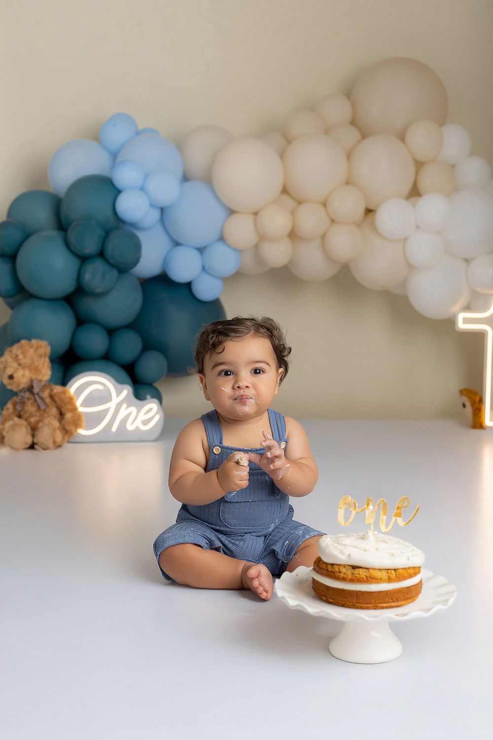 cake smash photography session in MA