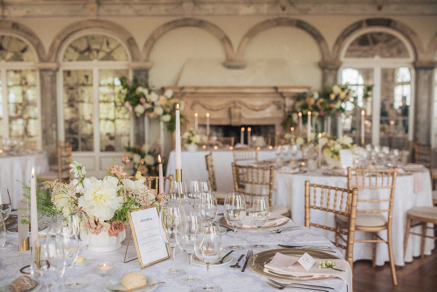 Elegant wedding reception table setting at Casa dos Penedos, Sintra captured by a Portugal destination wedding photographer