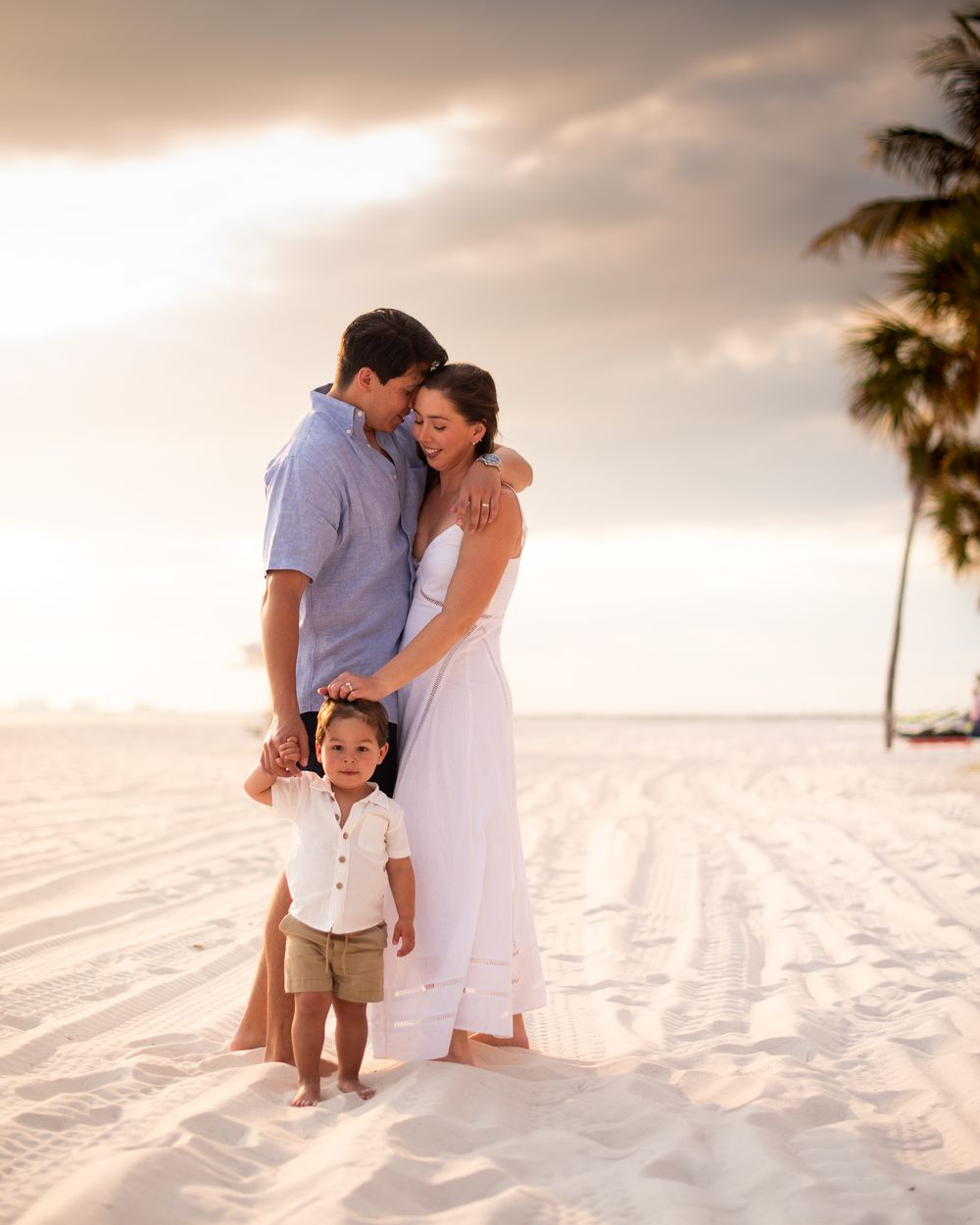 beach family photographer, sunset photographer for hire, when is the best time to have photos taken. golden hour