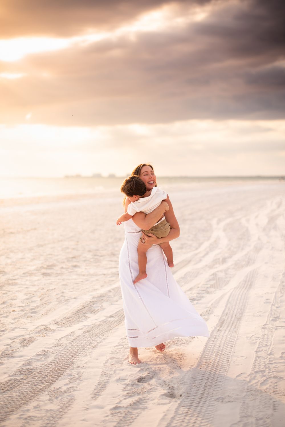 photographer that helps you pose. don't feel awkward with posing. natural posing by photographer. looking for a beach near me with best sun