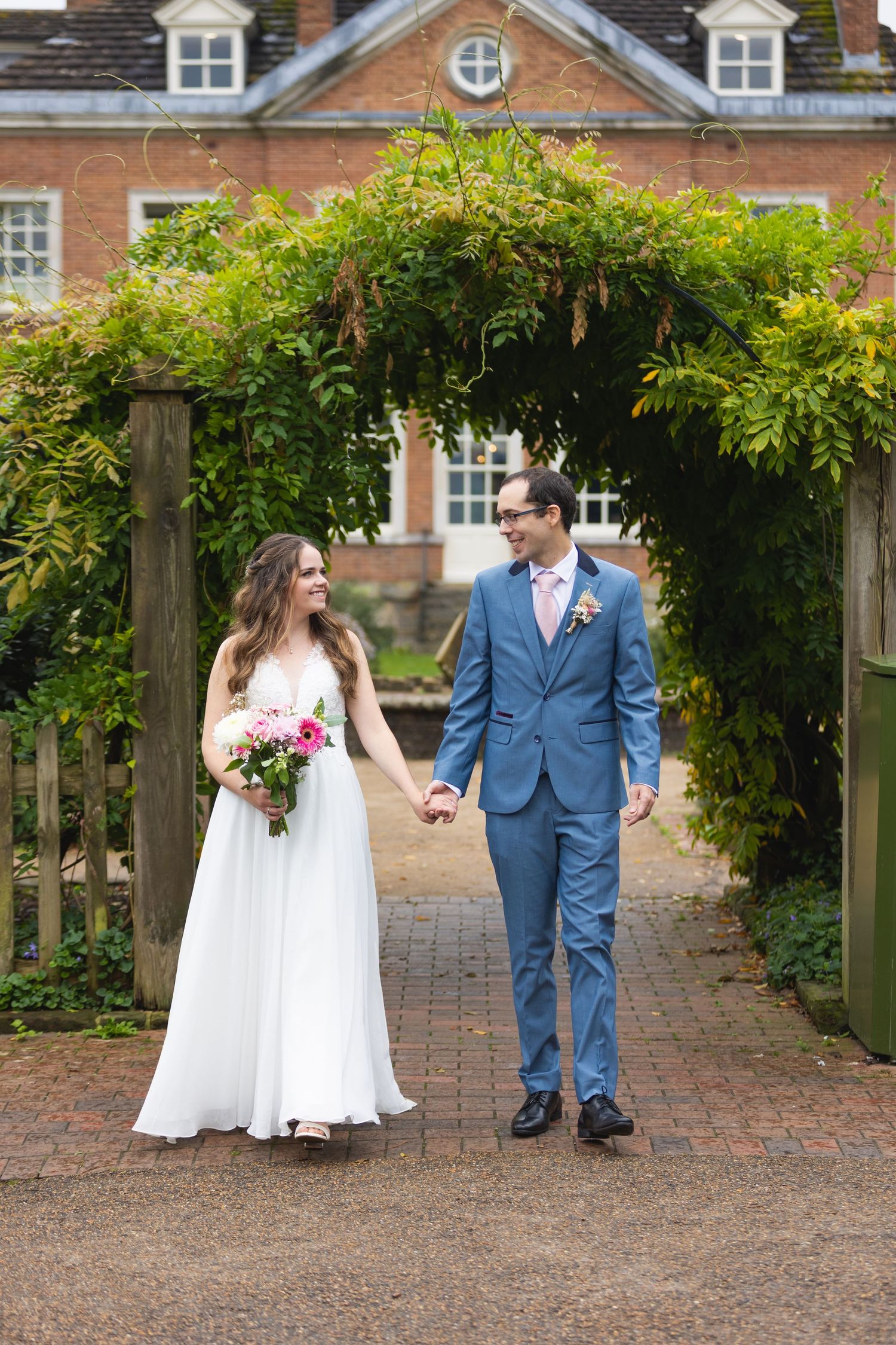 Wedding couple Horsham Registry Office