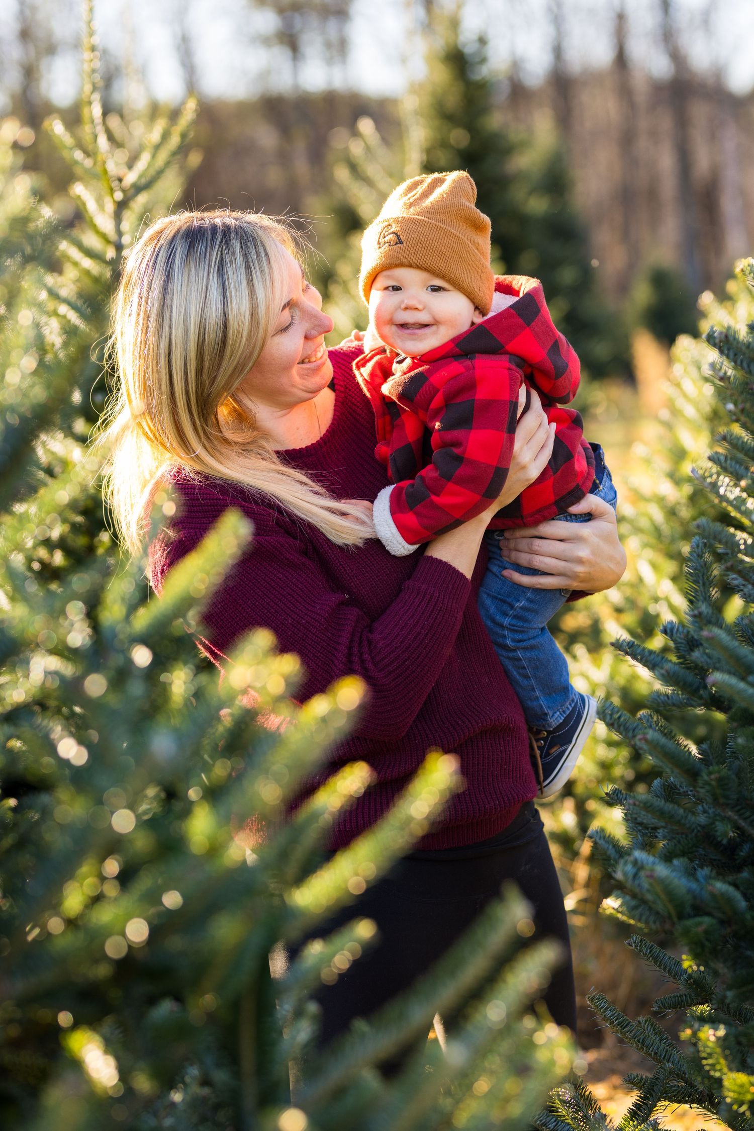 Cedar Hill Christmas Tree Farm Hallmark Family Portraits | Ottawa Photographer | Tim Gowling Photography