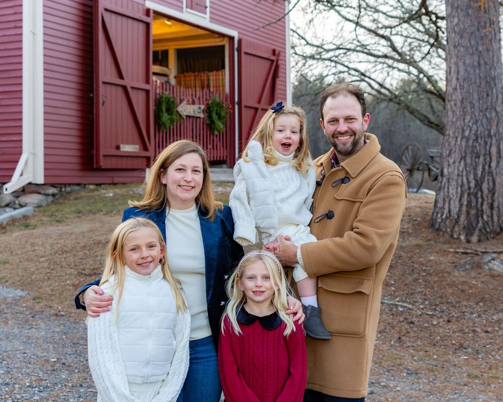 Family holiday portraits outside the Wayside Inn in Sudbury, MA by a portrait photographer outside Boston, MA.  Metrowest of MA photos.