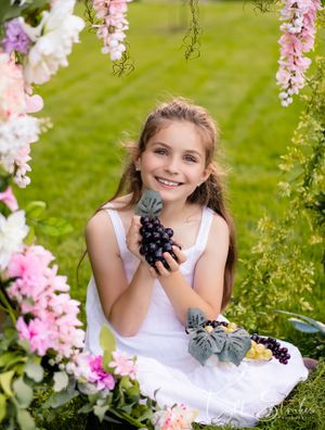 Children's outdoor portrait sessions in Charlotte, NC captured in soft golden light. Spring mini sessions in Charlotte, NC