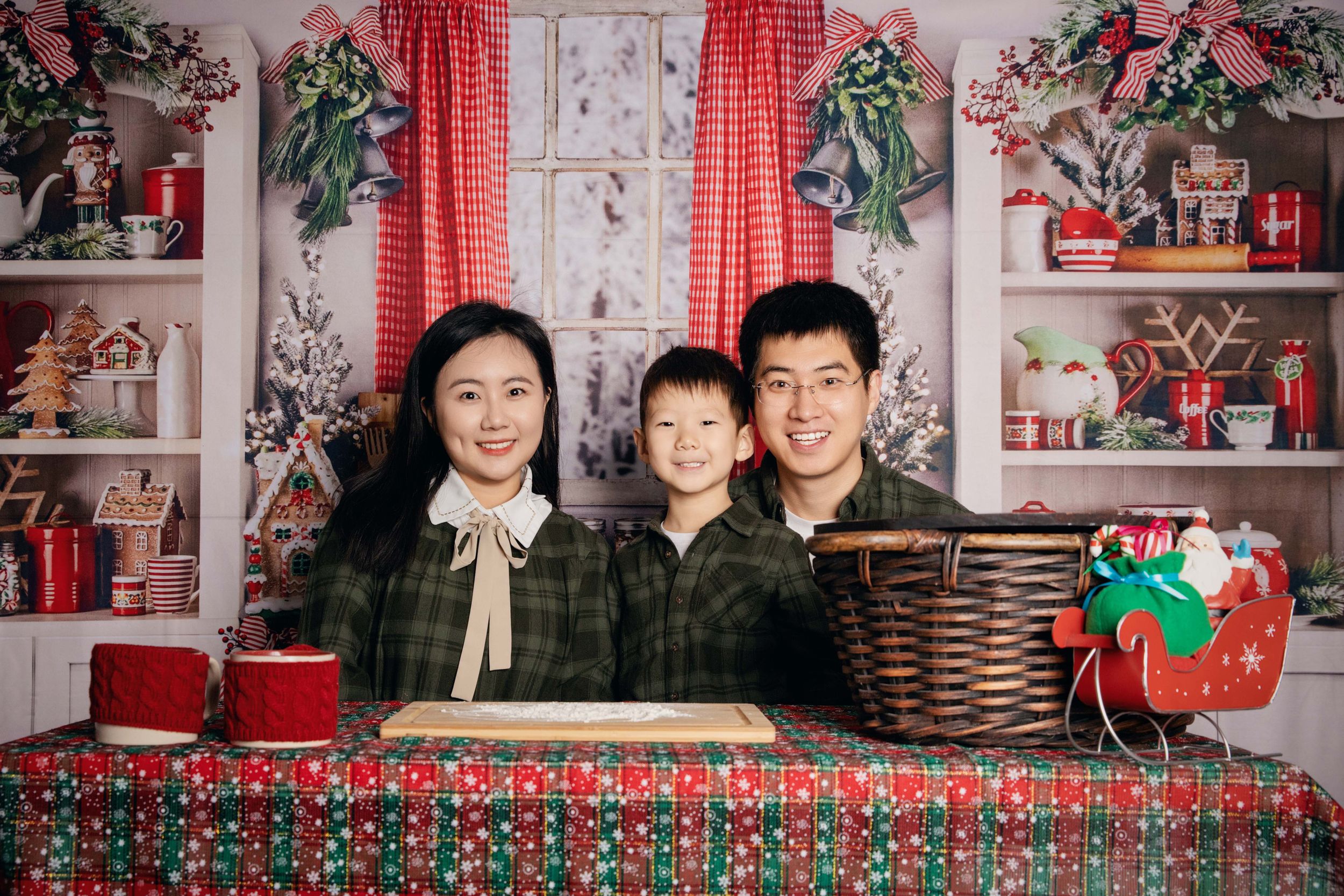 Calgary family photos, Calgary family photographer, Calgary affordable photographer, Calgary Christmas mini session