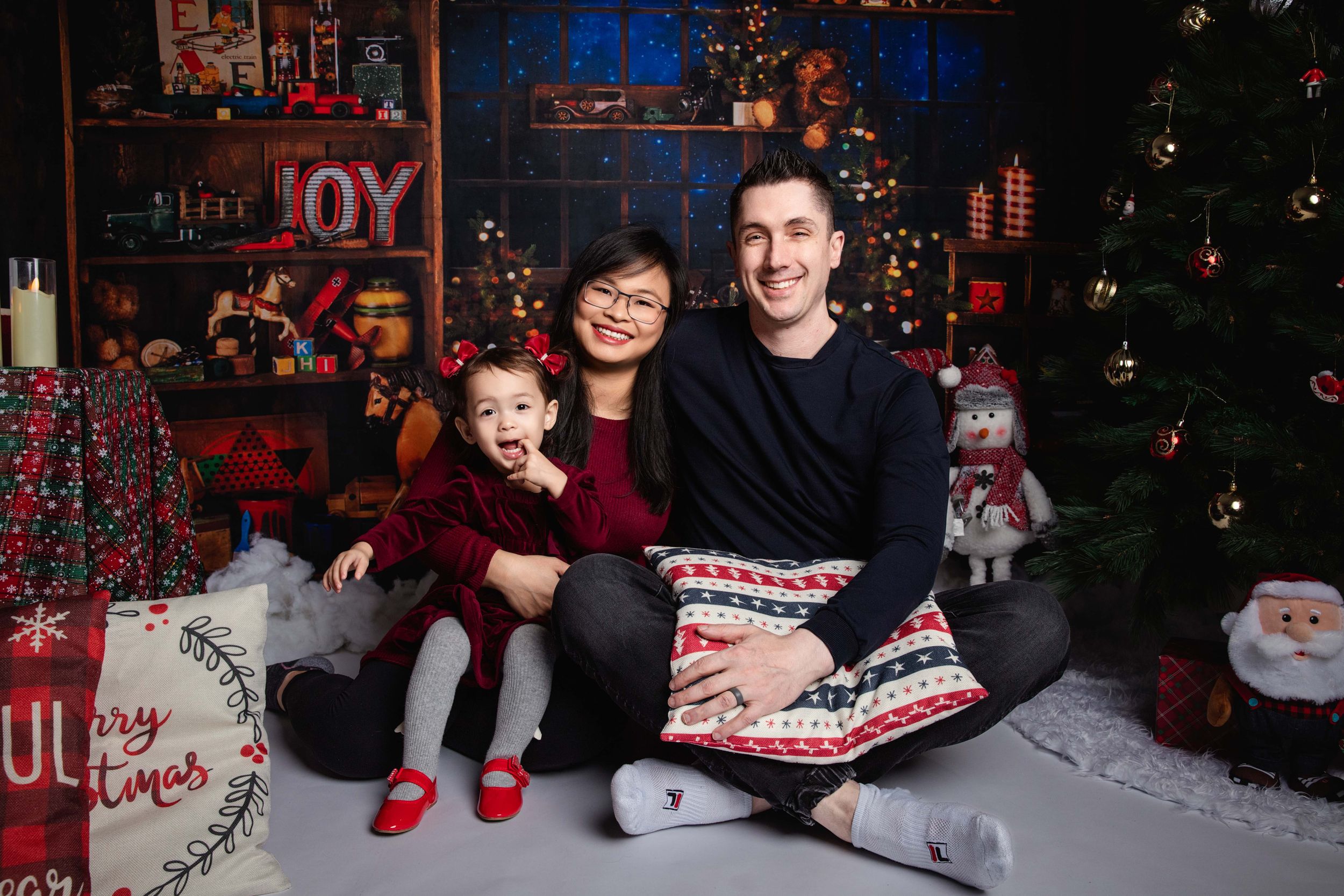 Calgary family photos, Calgary family photographer, Calgary affordable photographer, Calgary Christmas mini session