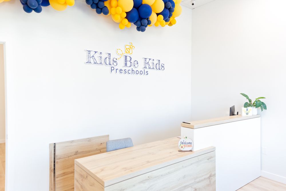 Modern preschool entrance decorated with blue and yellow balloons.
Schools photography.
