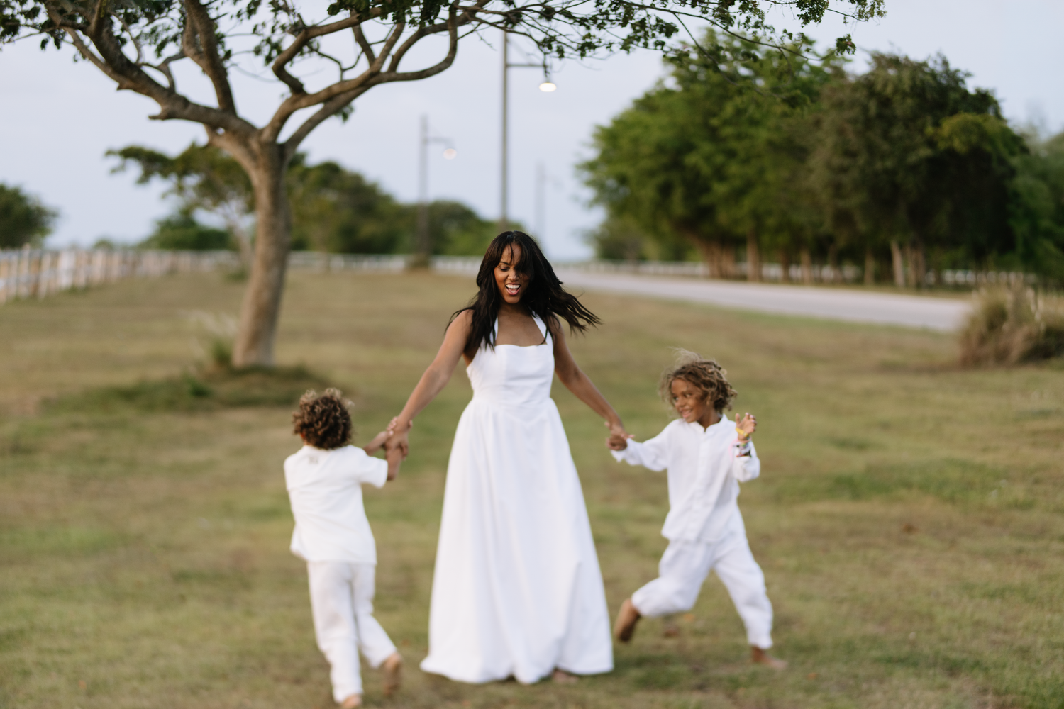 Family portraits in Punta Cana and Cap Cana combining beach views and natural light. Fresh, professional, and timeless results.