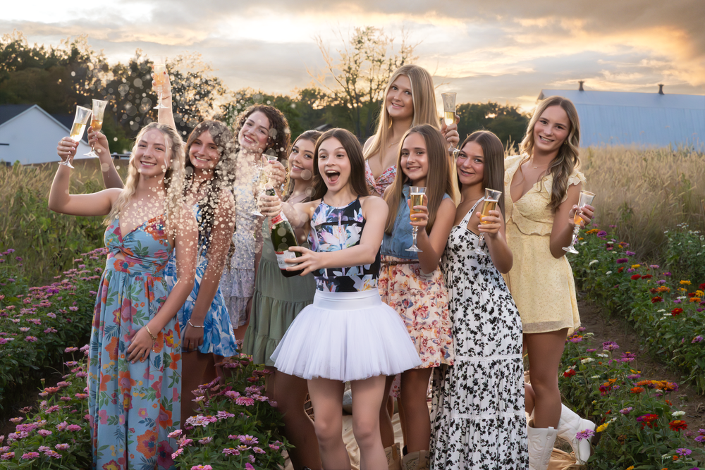 T-bird photography senior and dance model rep team toasting the end of summer at Clover Valley Farm near Cincinnati Ohio