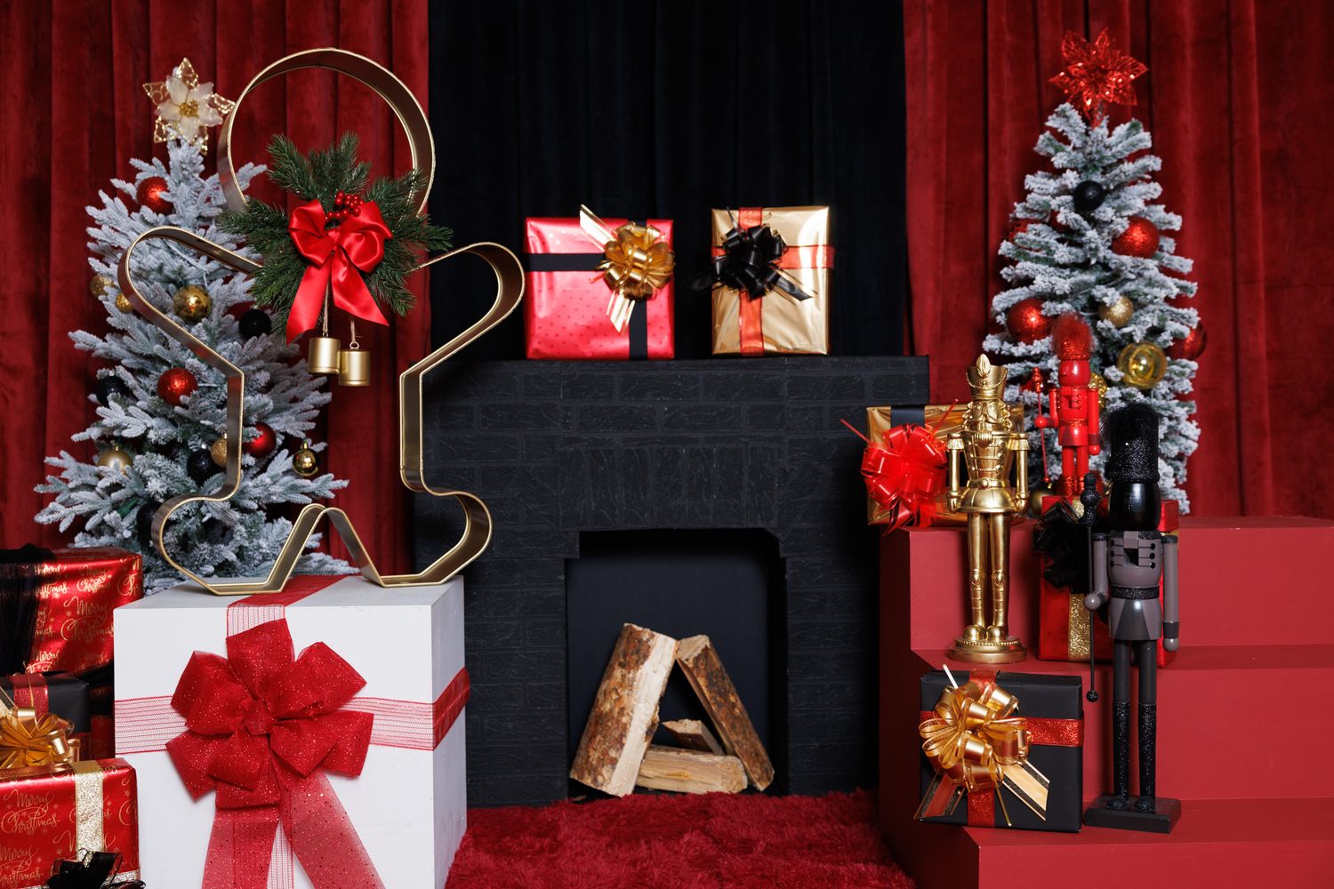 Festive holiday set at Mississauga studio. Perfect for individuals, couples and families to capture the 2025 holiday season.