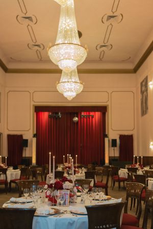 Hochzeitsfotograf: Foto des festlichen Galadinners im Großen Saal Queens 45 BC