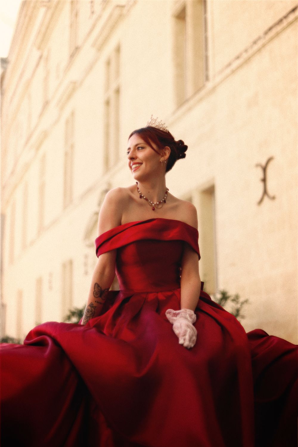 Séance photo par Chaemi Studio, photographe portrait à Montpellier. Shooting créatif de princesse et guerrière autour d'un château.