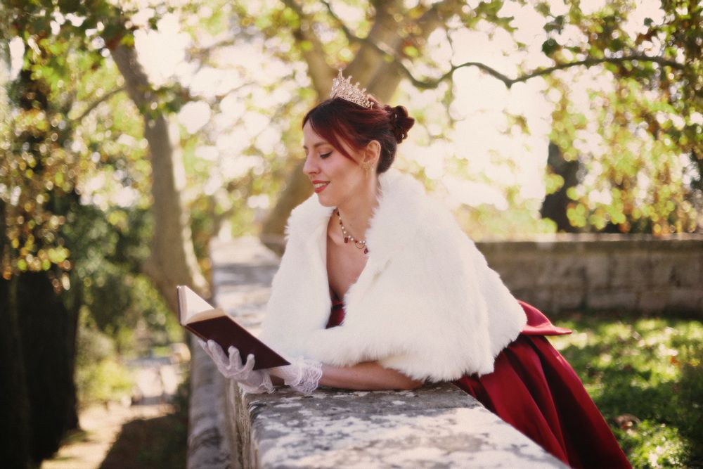 Séance photo par Chaemi Studio, photographe portrait à Montpellier. Shooting créatif de princesse et guerrière autour d'un château.