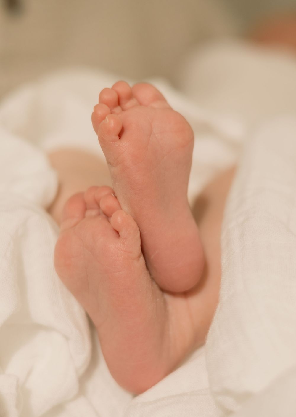 Sweet detail shot of newborn toes during in-home newborn session in Eastern Washington