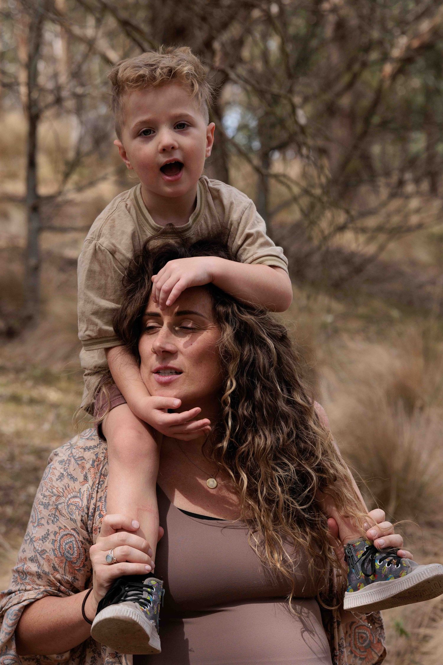Mum carrying child on shoulders Leigh Ball Documentary family photographer