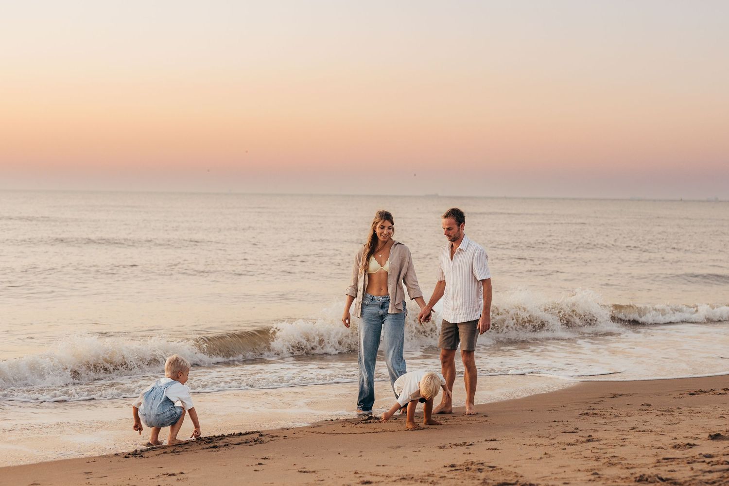 familie fotoshoot strand scheveningen zonsondergang