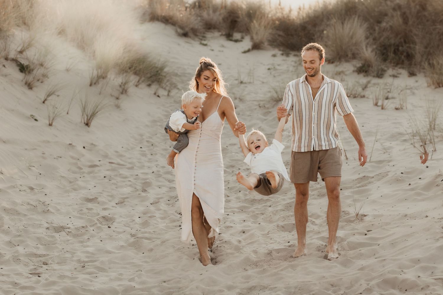 familie fotoshoot strand scheveningen zonsondergang