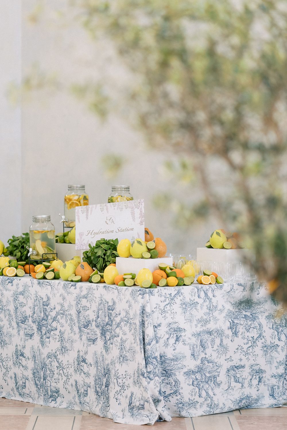 Refined wedding cocktail styling inside Palácio do Correio-Mor in Portugal