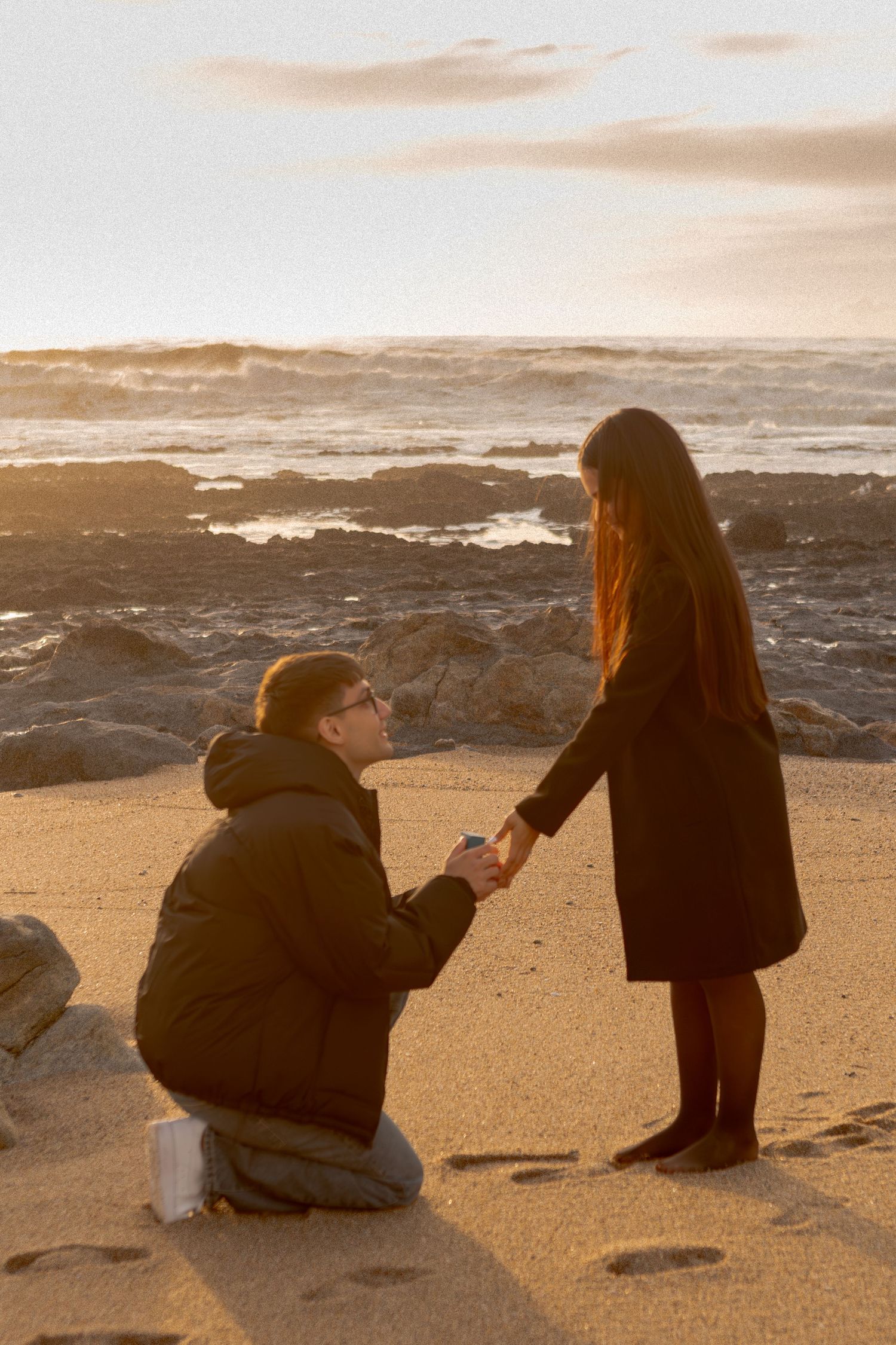 Ensaio fotografico de pedido de casamento; fotos de pedido de casamento; sessão fotográfica de casa; fotografia de casais; VNGaia.