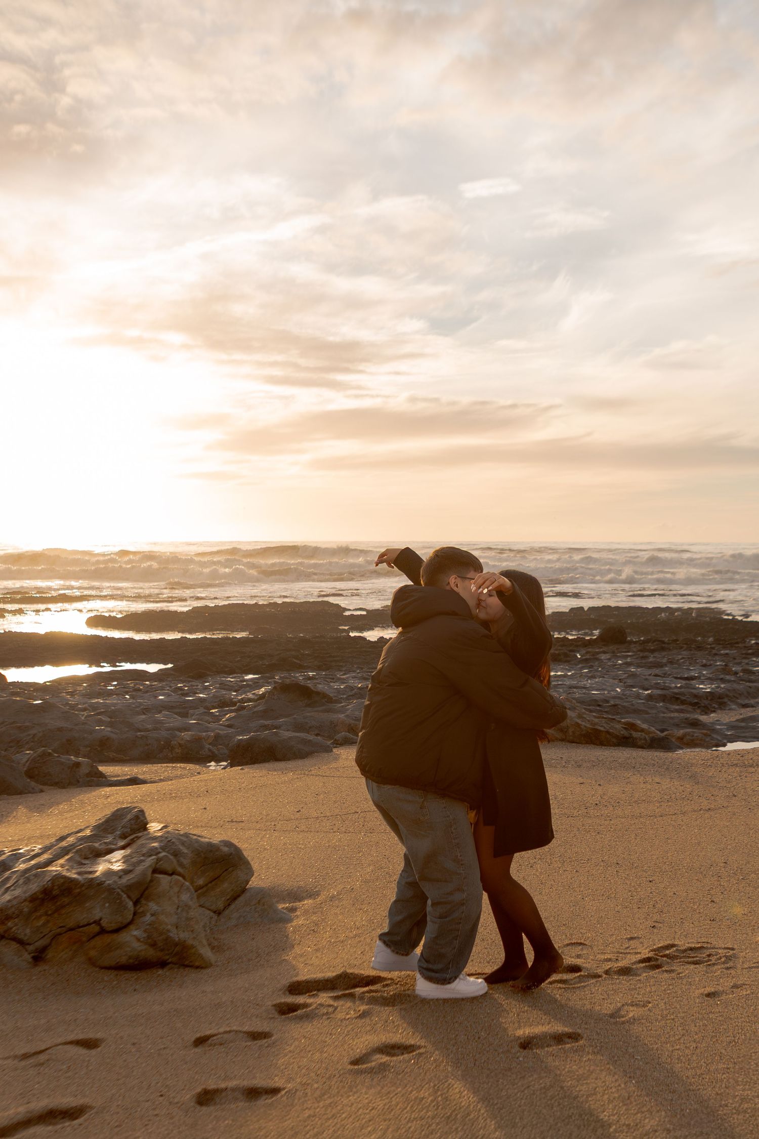 Ensaio fotografico de pedido de casamento; fotos de pedido de casamento; sessão fotográfica de casa; fotografia de casais; VNGaia.