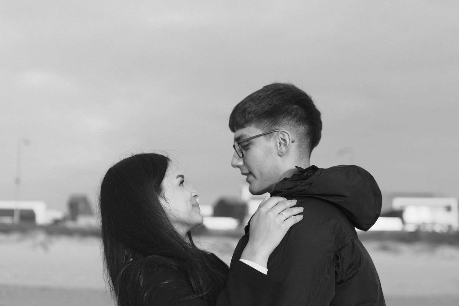 Ensaio fotografico de pedido de casamento; fotos de pedido de casamento; sessão fotográfica de casa; fotografia de casais; VNGaia.