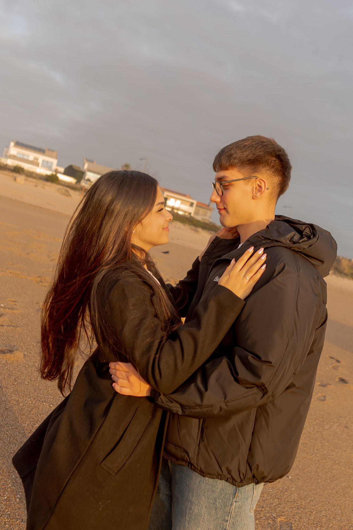 Ensaio fotografico de pedido de casamento; fotos de pedido de casamento; sessão fotográfica de casa; fotografia de casais; VNGaia.