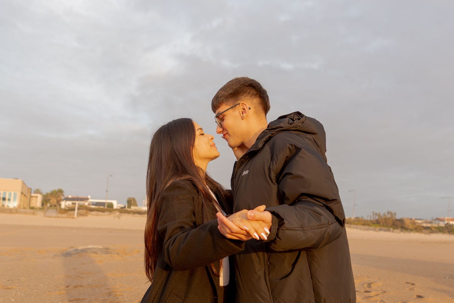 Ensaio fotografico de pedido de casamento; fotos de pedido de casamento; sessão fotográfica de casa; fotografia de casais; VNGaia.