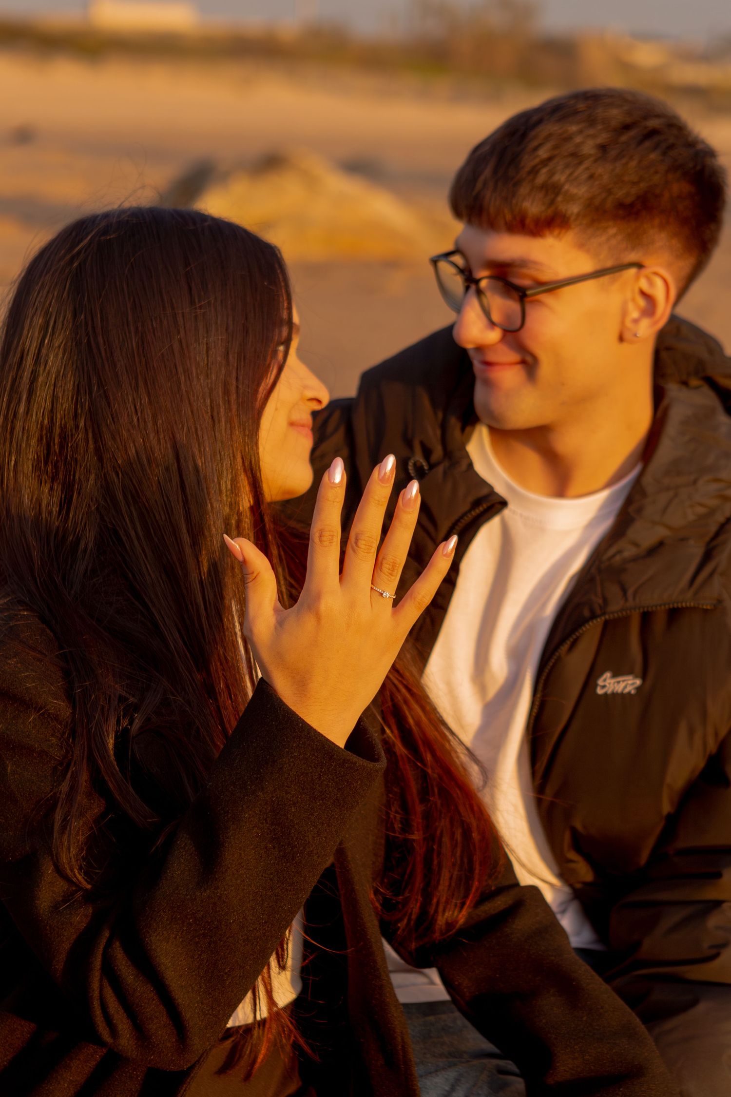 Ensaio fotografico de pedido de casamento; fotos de pedido de casamento; sessão fotográfica de casa; fotografia de casais; VNGaia.