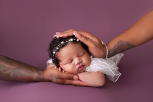 Dallas newborn photographer that provides a luxury in-home client experience.