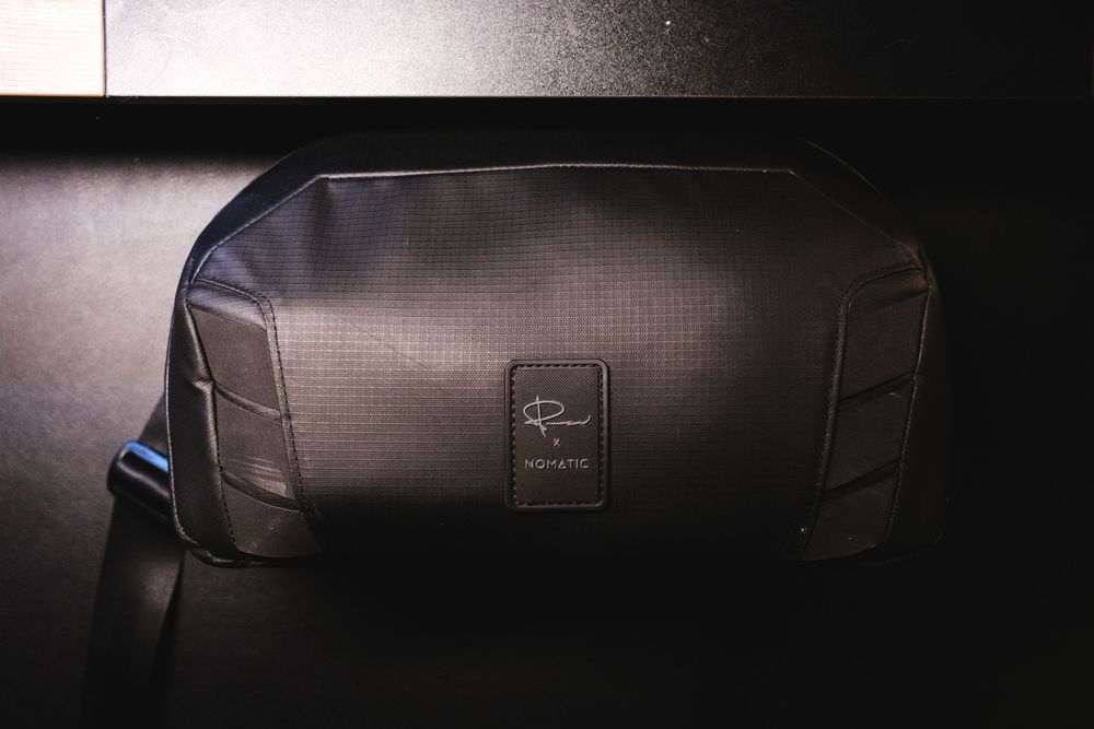 The Peter McKinnon 8 liter sling on a black leather background