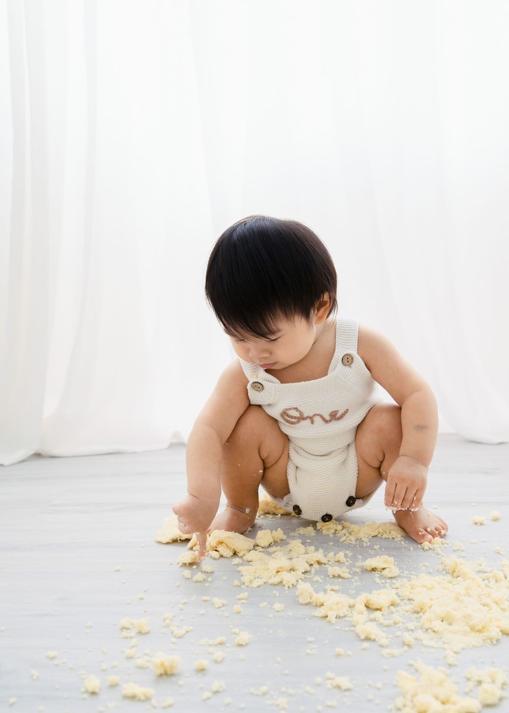 Hong Kong cake smash baby family photographer Lullaby Images