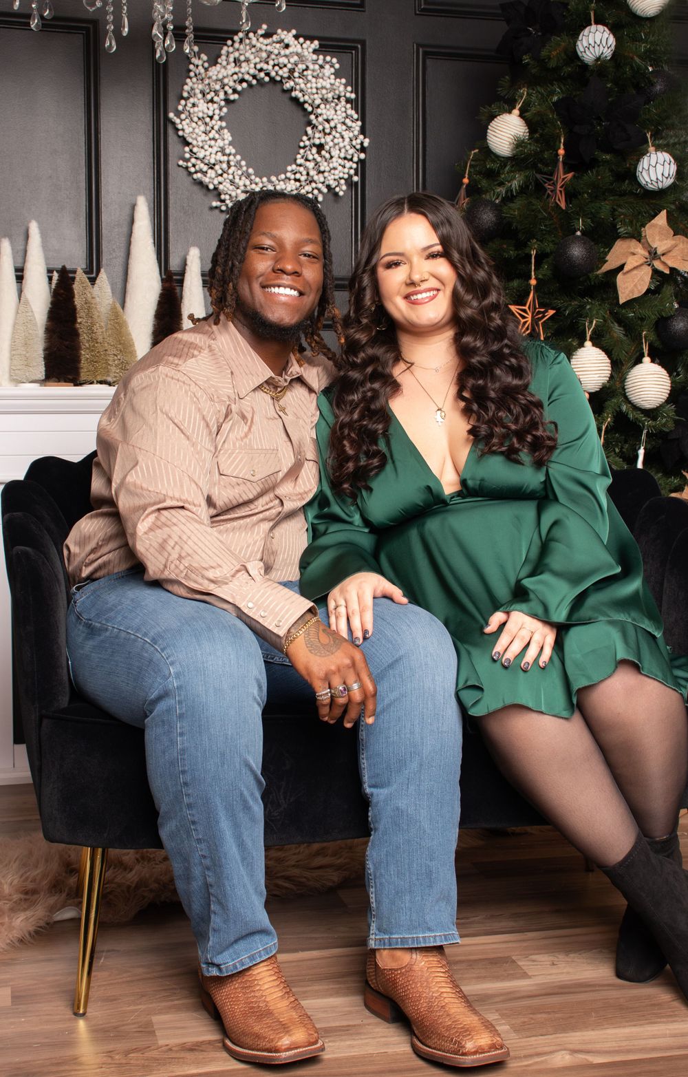 Noni Visuals couple Christmas session