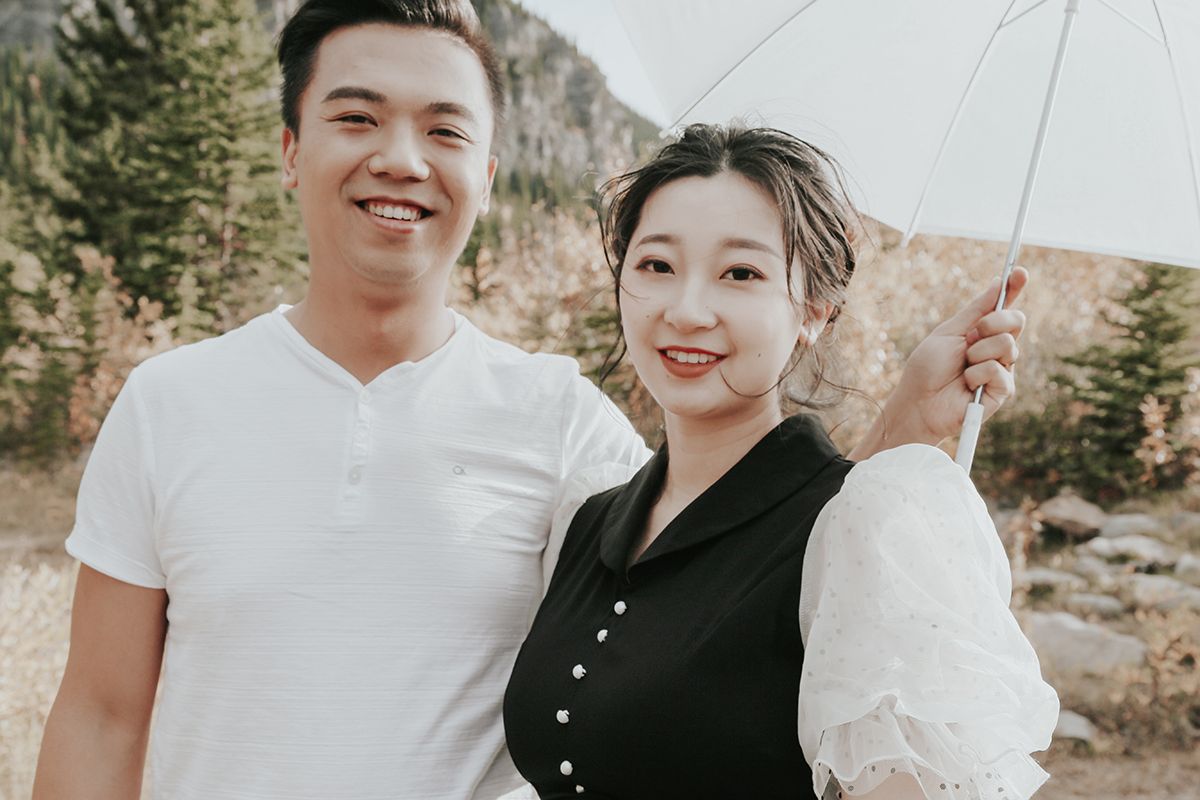 Maternity Shooing, couple photos, outdoor engagement, natural lighting in Banff