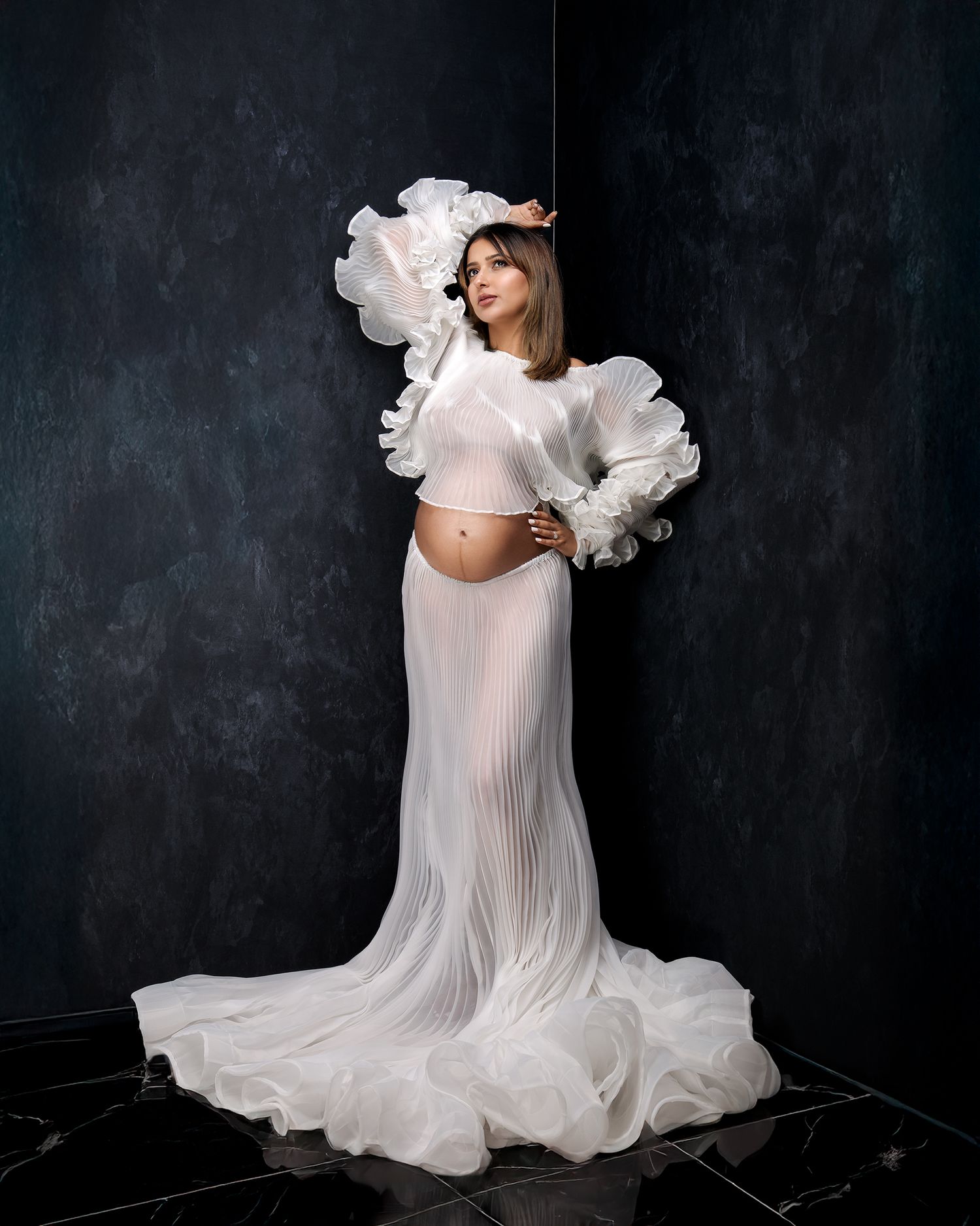 Example of black corner set up at Caz Captures Sydney Family and Maternity Photoshoot Studio.