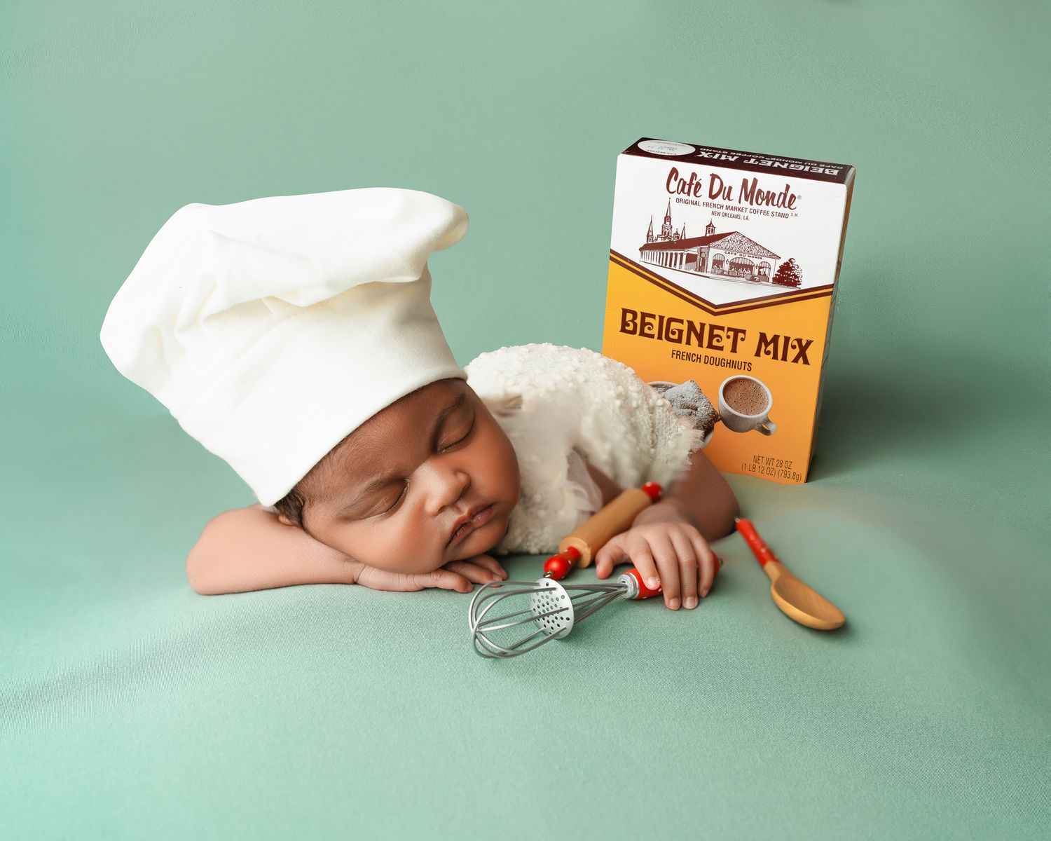Newborn photography studio located in between Atlanta, Georgia and Birmingham, Alabama with full service photo studio.