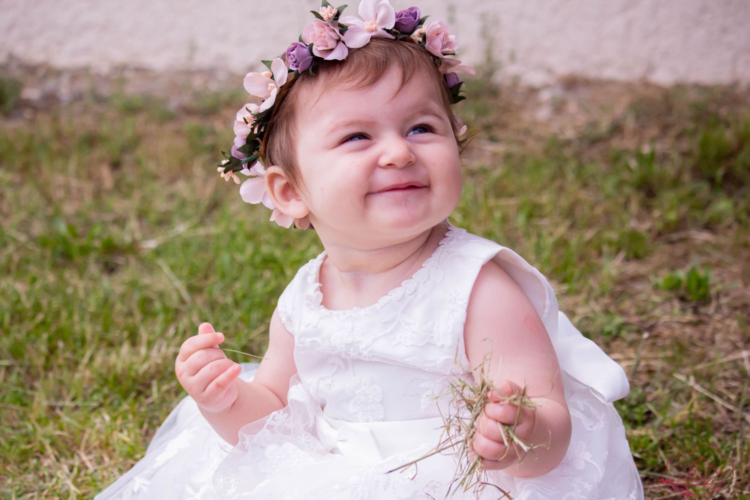 Portrait d'une petite fille pendant un évènement de type baptême par Nin' Photographie