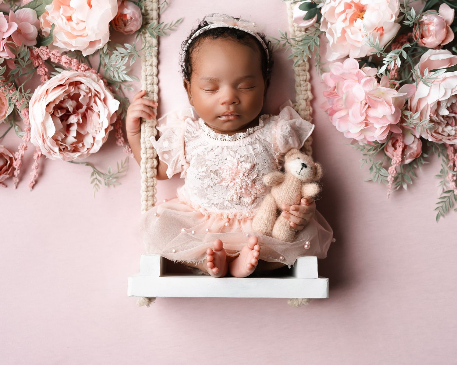 Newborn photography studio located in between Atlanta, Georgia and Birmingham, Alabama with full service photo studio.