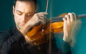 Musician plays violin with eyes closed dramatic lighting photographed in NSW by Wollongong portrait photographer Serene Coleman