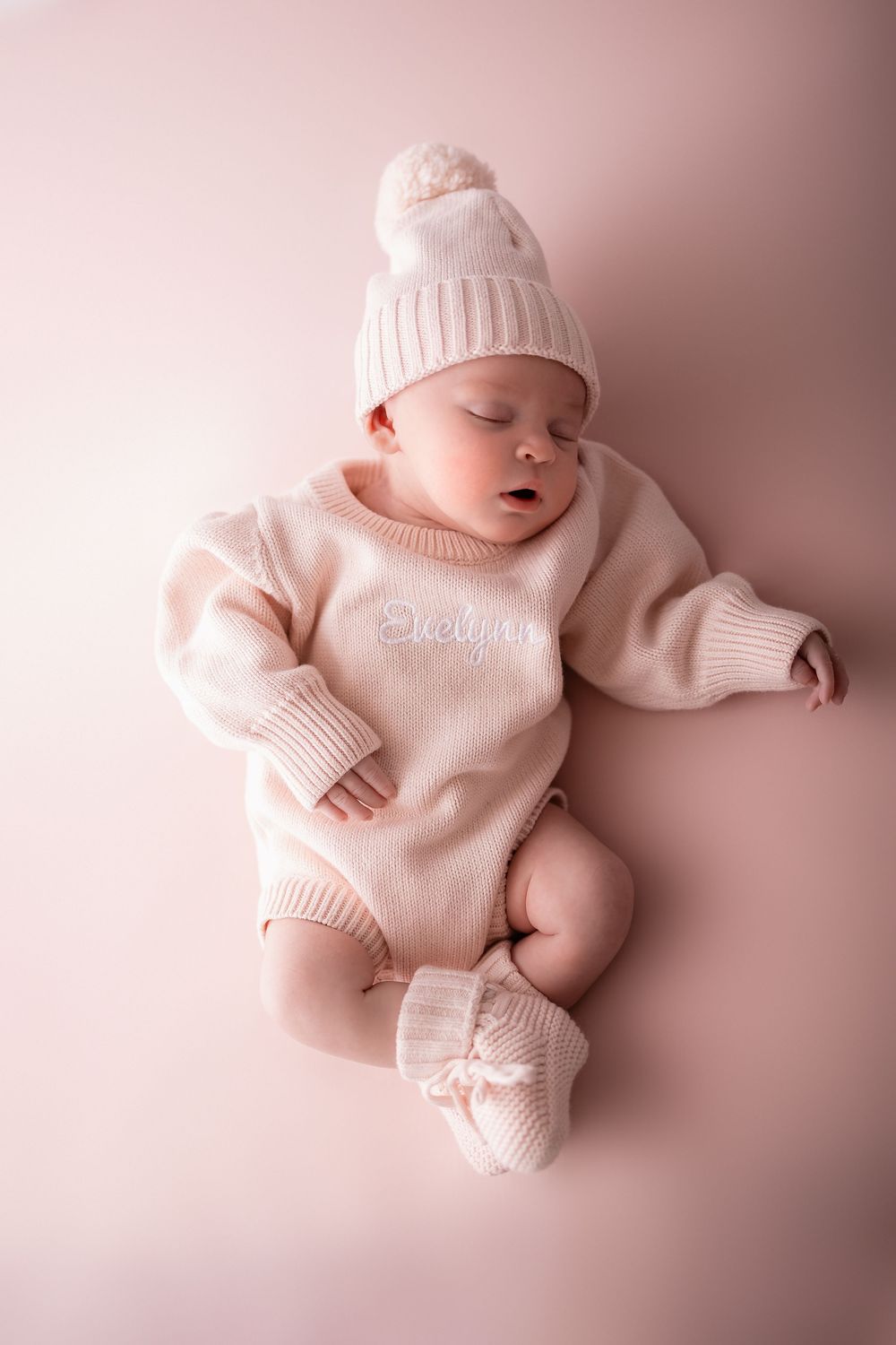 Fenton Michigan newborn photographer. Voted best Michigan newborn photographer