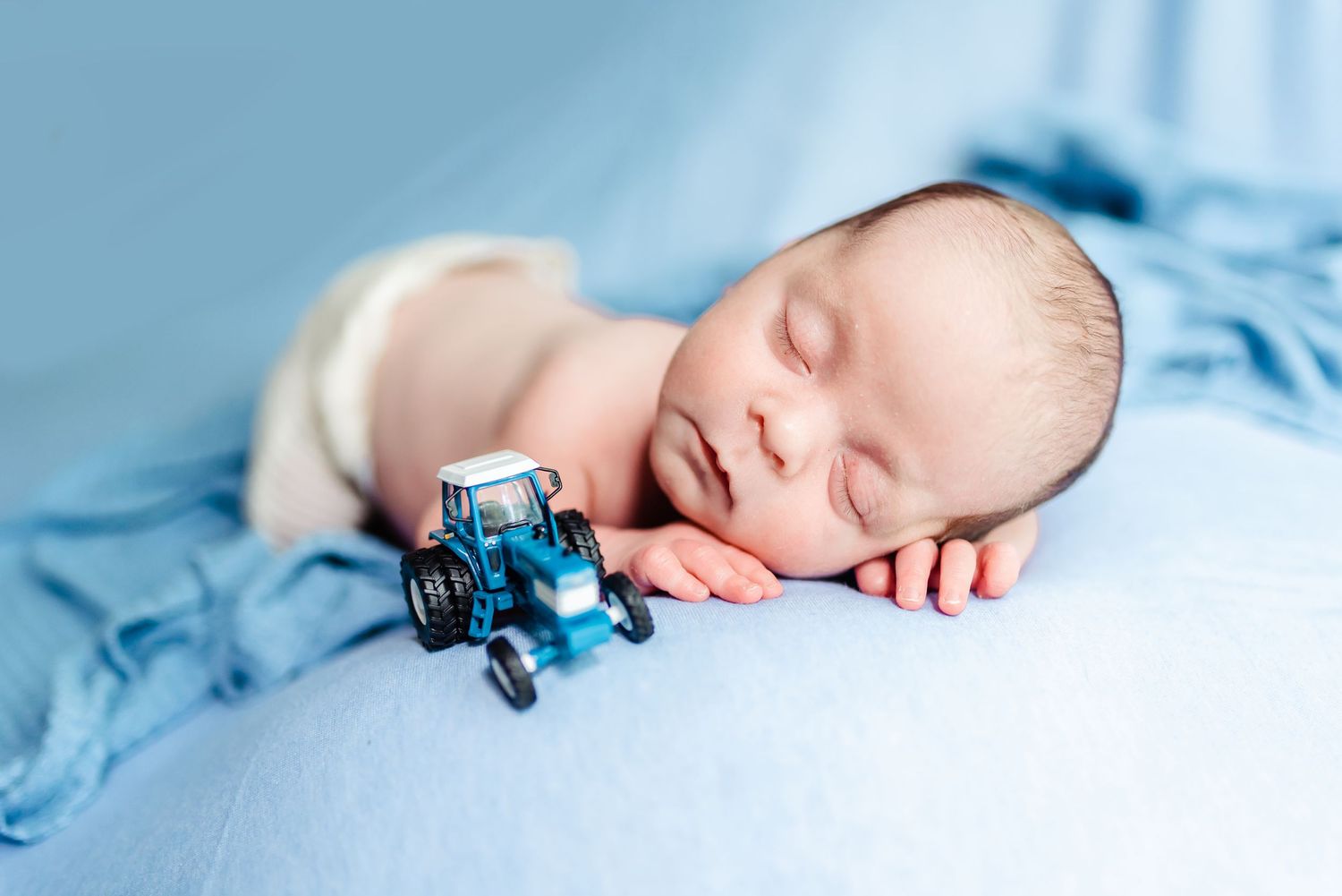 Posed Newborn Photographer based in Denver Colorado offering in Studio Newborn Photo sessions. Centennial Colorado photography studio